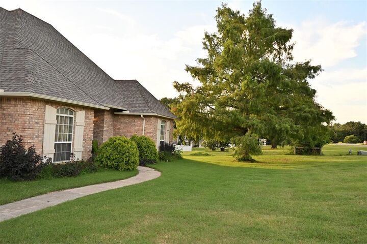 Property Photo:  2077 Clearwater Drive  OK 73020 