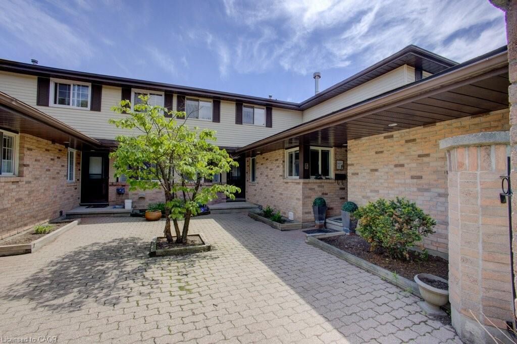 Property Photo: 464 Beechwood Place 3 ON N2T 1Z2