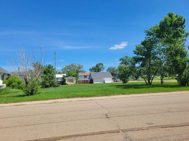 5301 Victoria Avenue — photo 1
