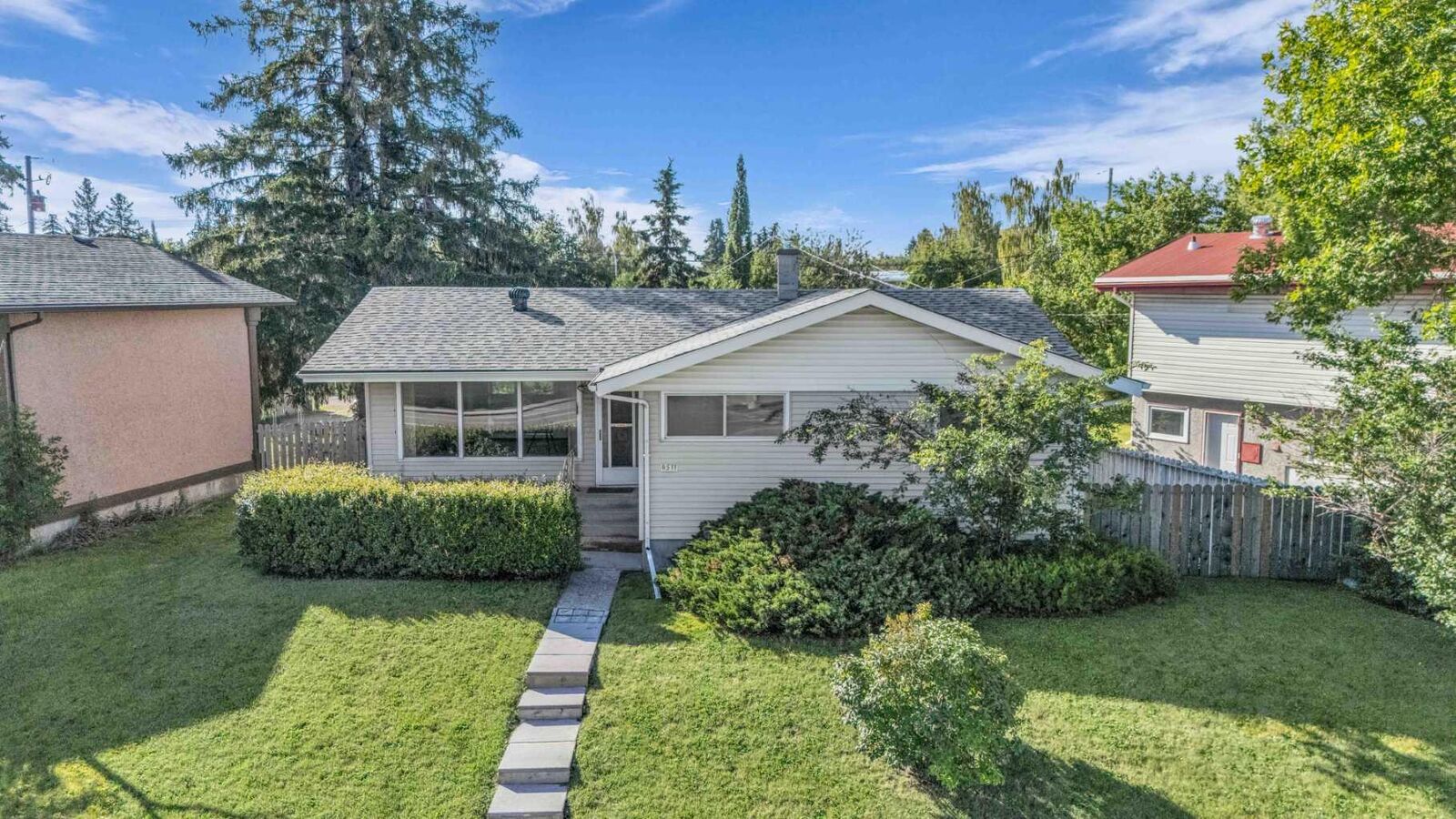 Property Photo: 4511 Richmond Road SW AB T3E 4P9