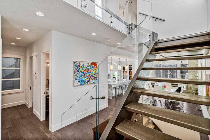 Property Photo:  405 29 Avenue NE  AB T2E 2C5 
