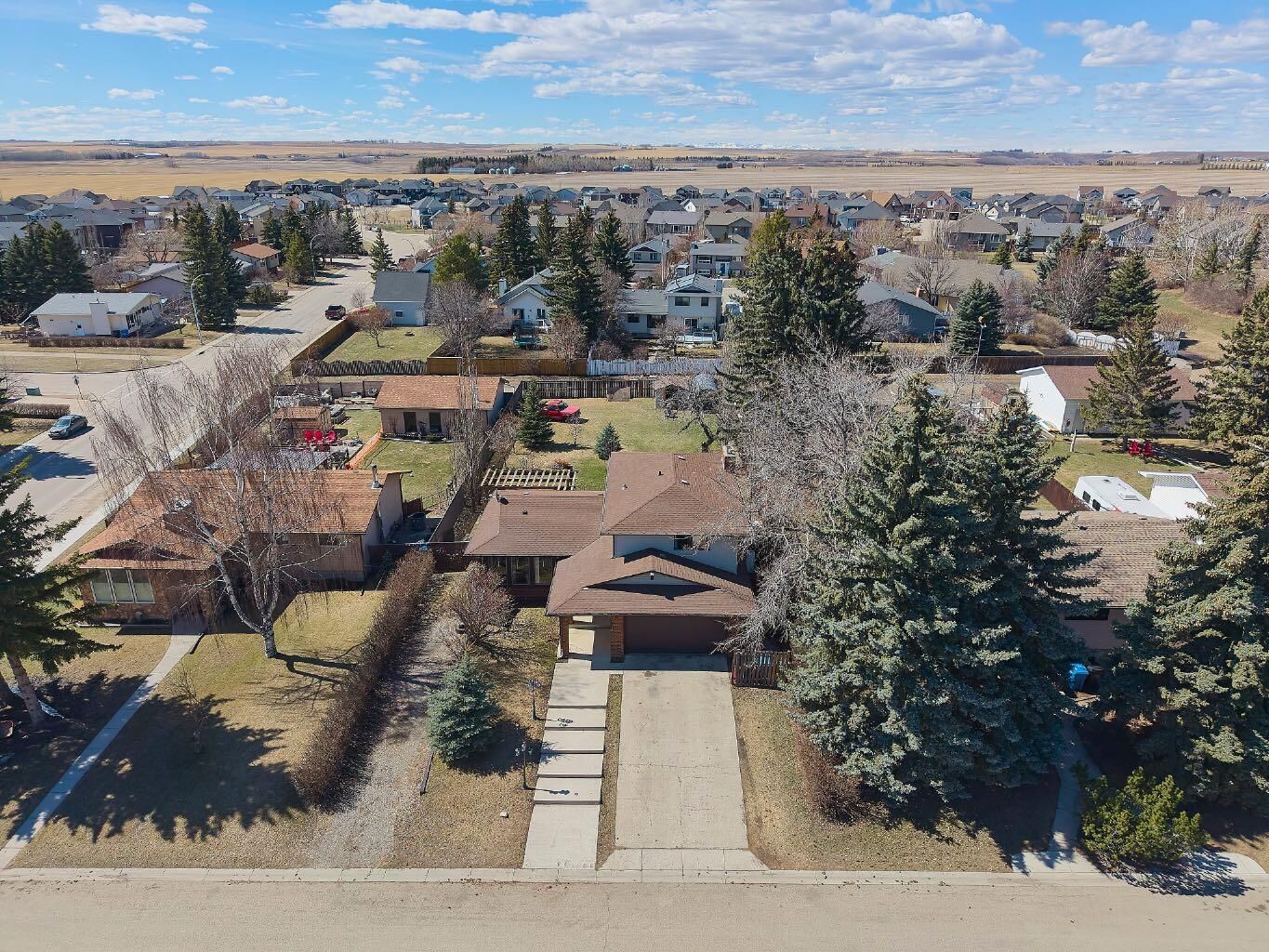 Property Photo: 677 Wallace Drive AB T0M 0N0