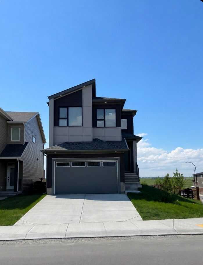 Property Photo:  305 Lucas Place NW  AB T3P 2E4 