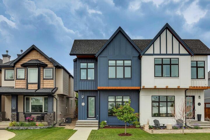 1329 Regal Crescent NE — photo 1