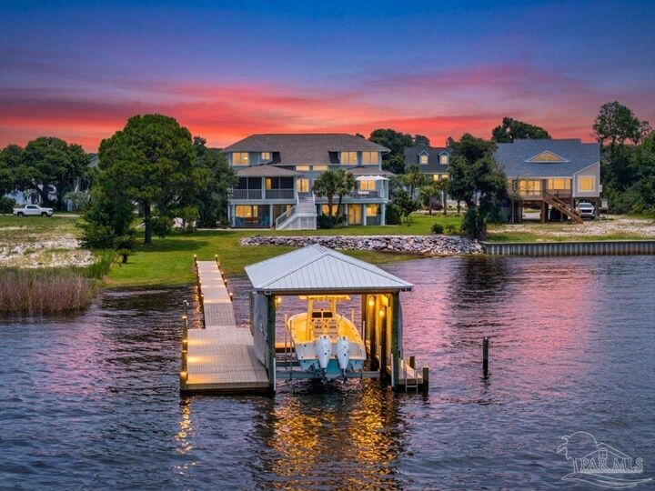Property Photo: 7813 Petersen Pt Rd FL 32583
