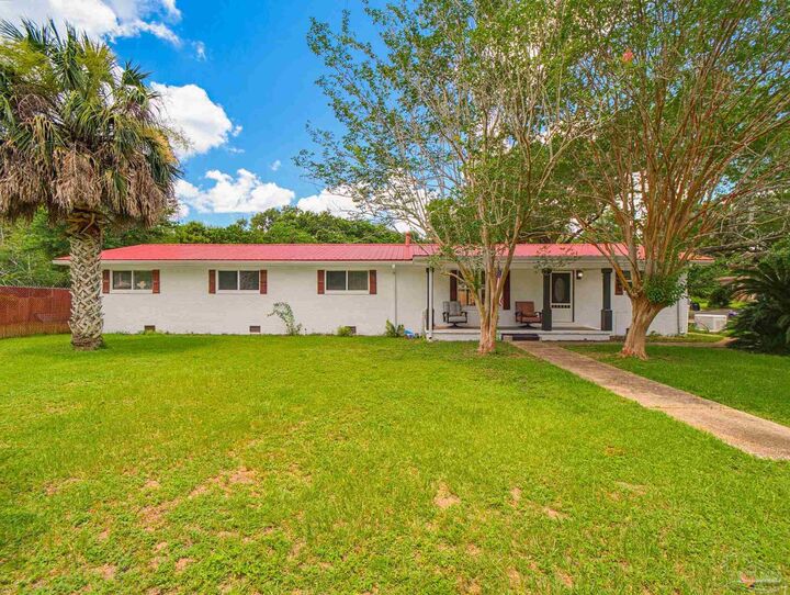 Property Photo: 1407 John Carroll Dr FL 32504