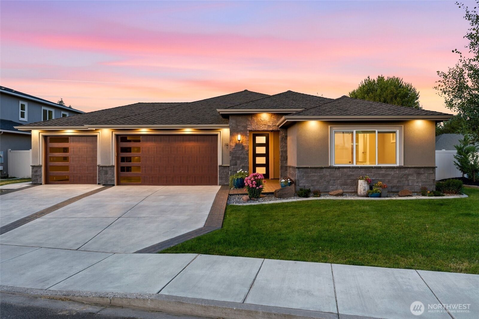 Property Photo: 10 NE Alpine Drive WA 99324