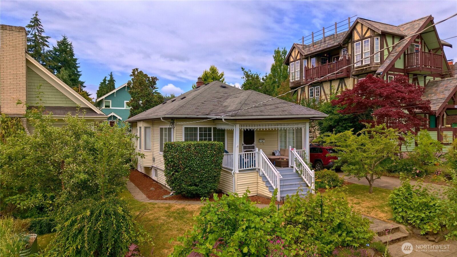 Property Photo:  4017  Corliss Avenue N  WA 98103 