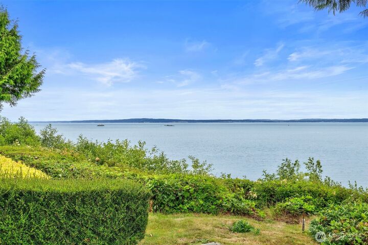 Property Photo:  211  Montgomery Lane  WA 98365 