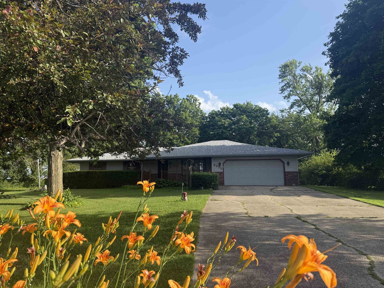 Property Photo:  4975 Blackhawk Road  IL 61109 
