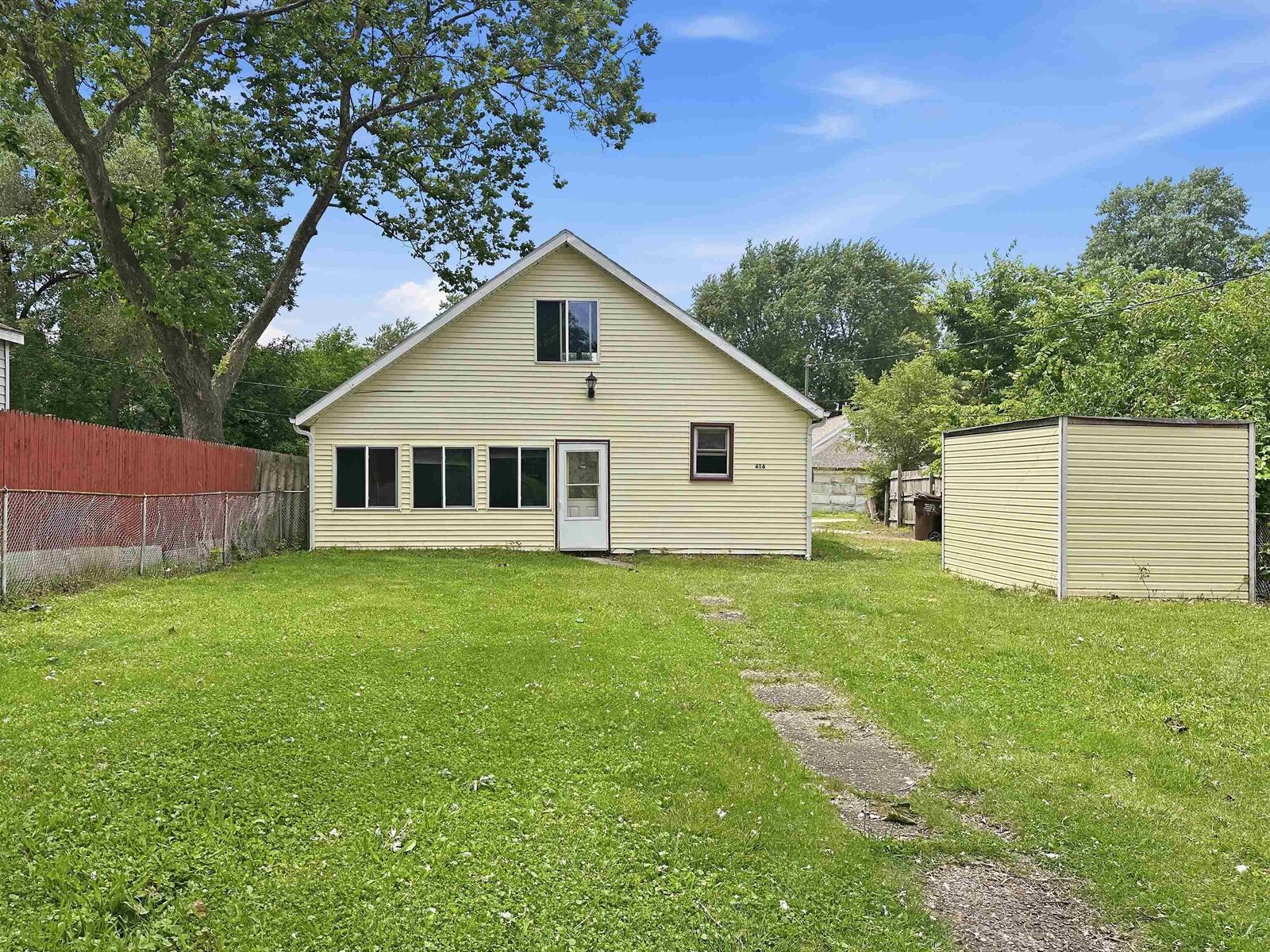 Property Photo: 616 Fairview Avenue IL 61080