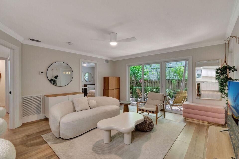 Property Photo: 49 SE 7th Avenue 2 FL 33483