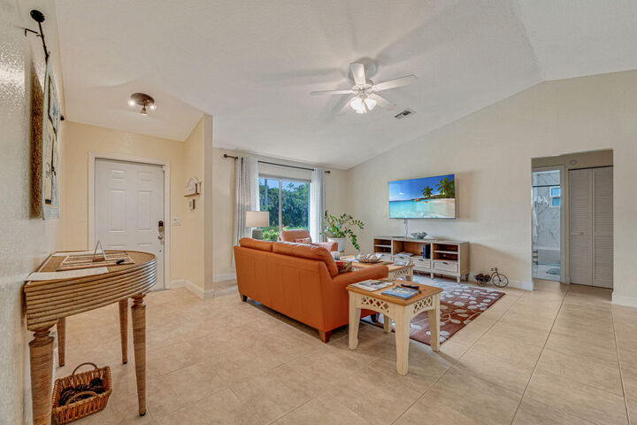 Property Photo: 427 Las Palmas Street FL 33411
