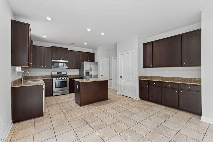 Property Photo:  2866 Cross Landing Dr  VA 23434 