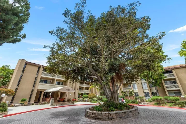 Property Photo:  1855 Diamond 5-230  CA 92109 