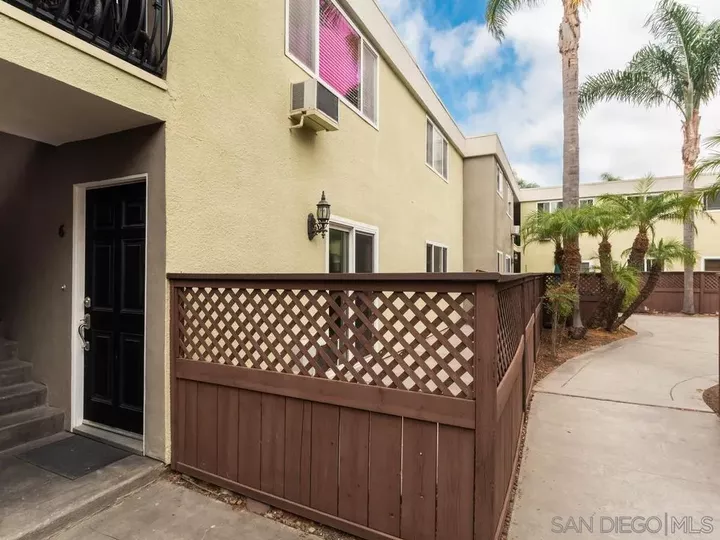 Property Photo: 6666 Beadnell Way 6 CA 92117