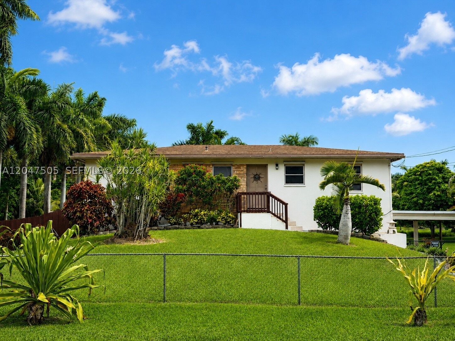 Property Photo: 5240 SW 82nd Ave FL 33328