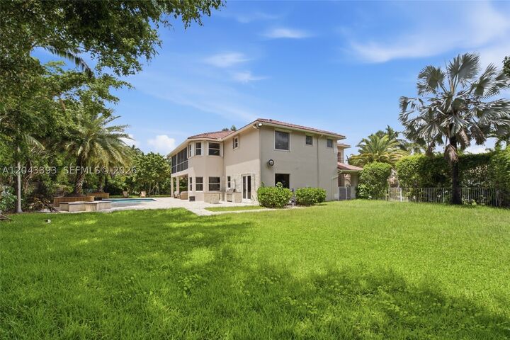 Property Photo: 1585 Victoria Isle Way FL 33327