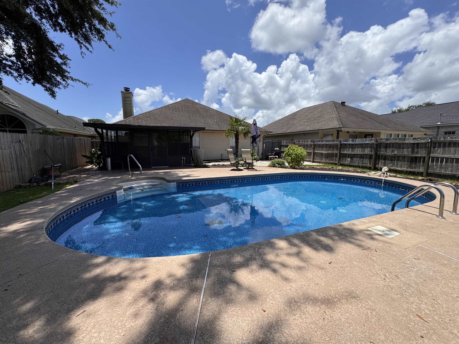 Property Photo: 211 S 5 St TX 77627