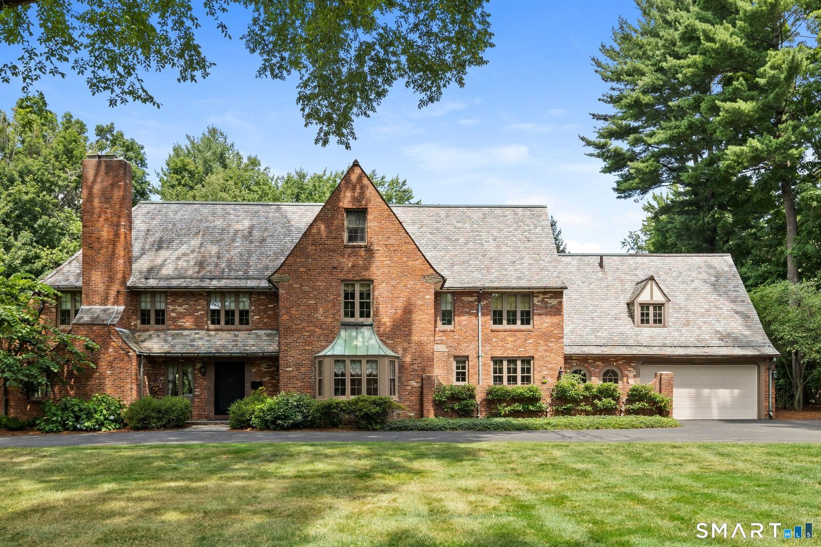 Property Photo:  1844 Albany Avenue  CT 06117 