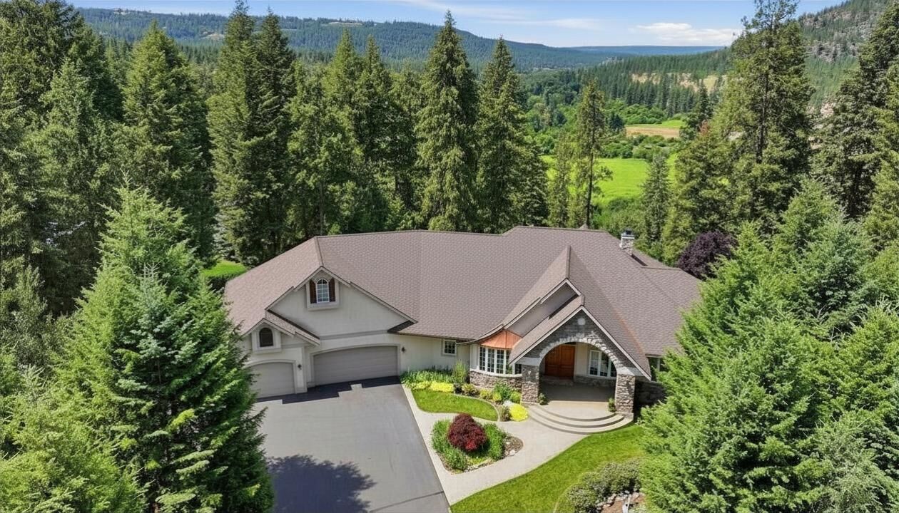 Property Photo: 405 W Meadow Ridge Ln WA 99208