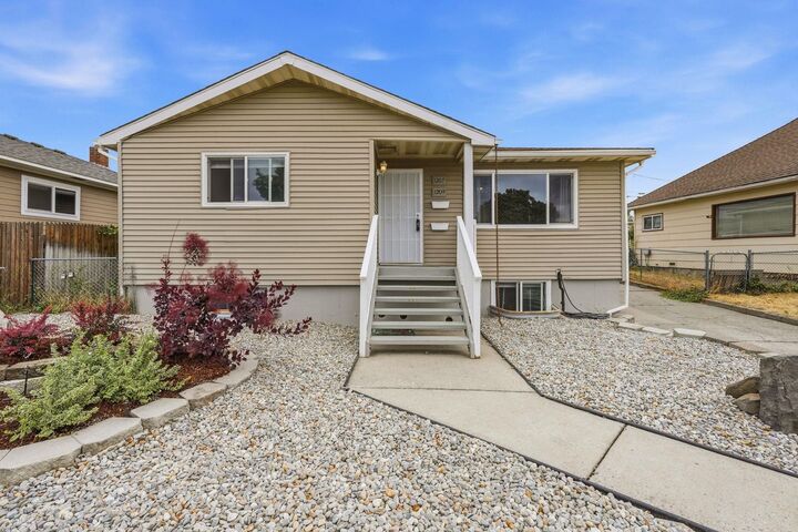 Property Photo:  1207 E Kiernan Ave 1209 E Kiernan Ave  WA 99207 