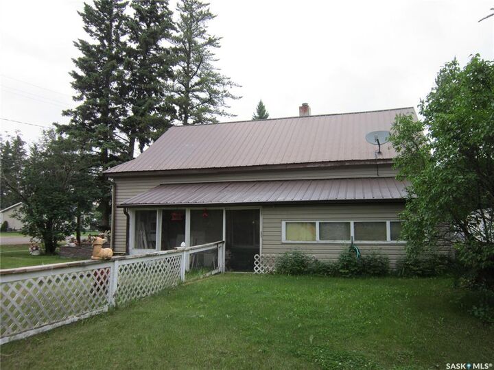 Property Photo: 101 1st Street E SK S0E 0A0