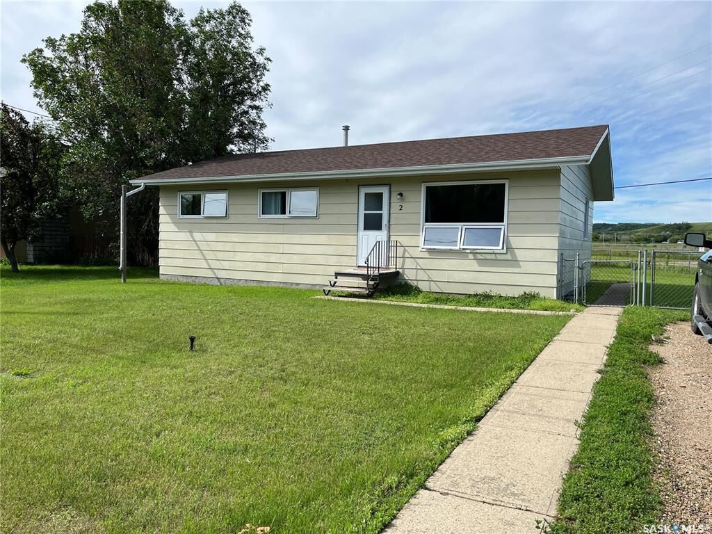 Property Photo:  2 6th Street  SK S0H 4K0 