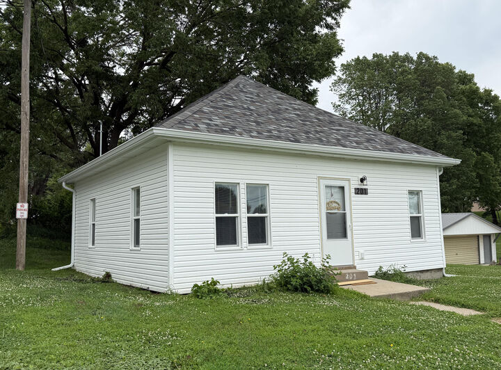 Property Photo:  201 Webster  Street  IA 51652 