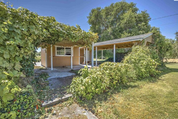 Property Photo:  2975 Hyde Road  WA 99354 