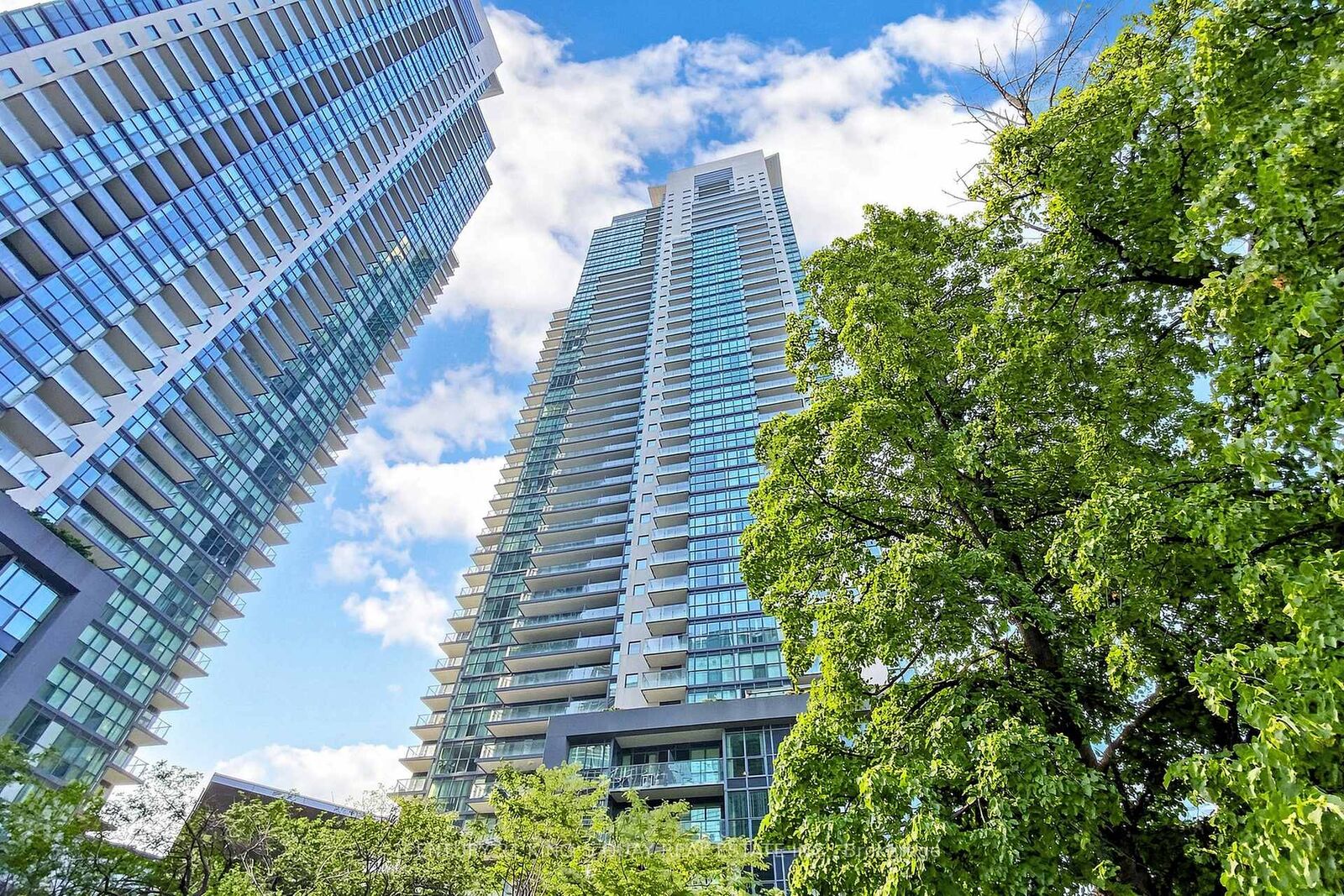 Photo de la propriété:  5168 Yonge Street Lph101  ON M2N 0G1 