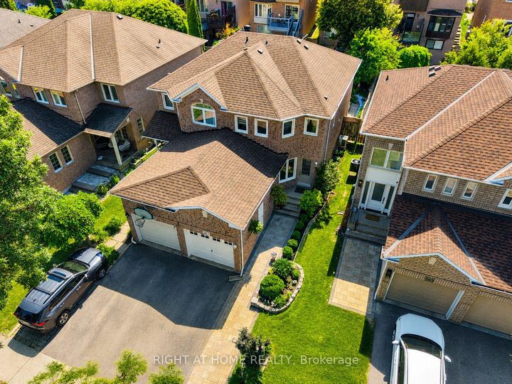 Property Photo:  267 Pinnacle Trail  ON L4G 7G4 