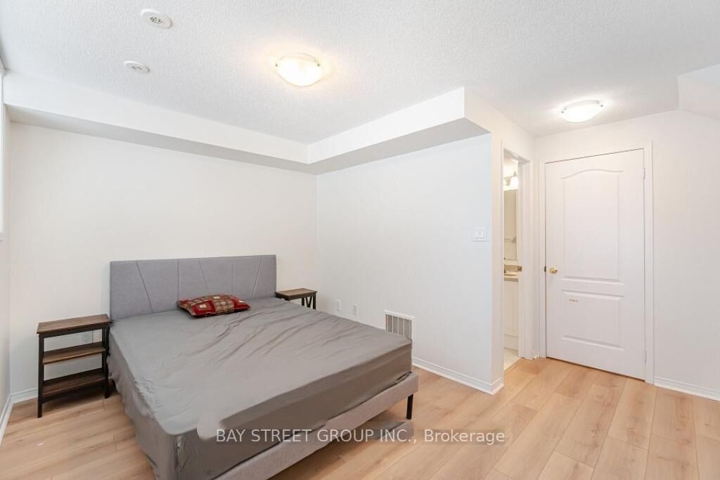 Property Photo: 3250 Bentley Drive 83 ON L5M 0P7