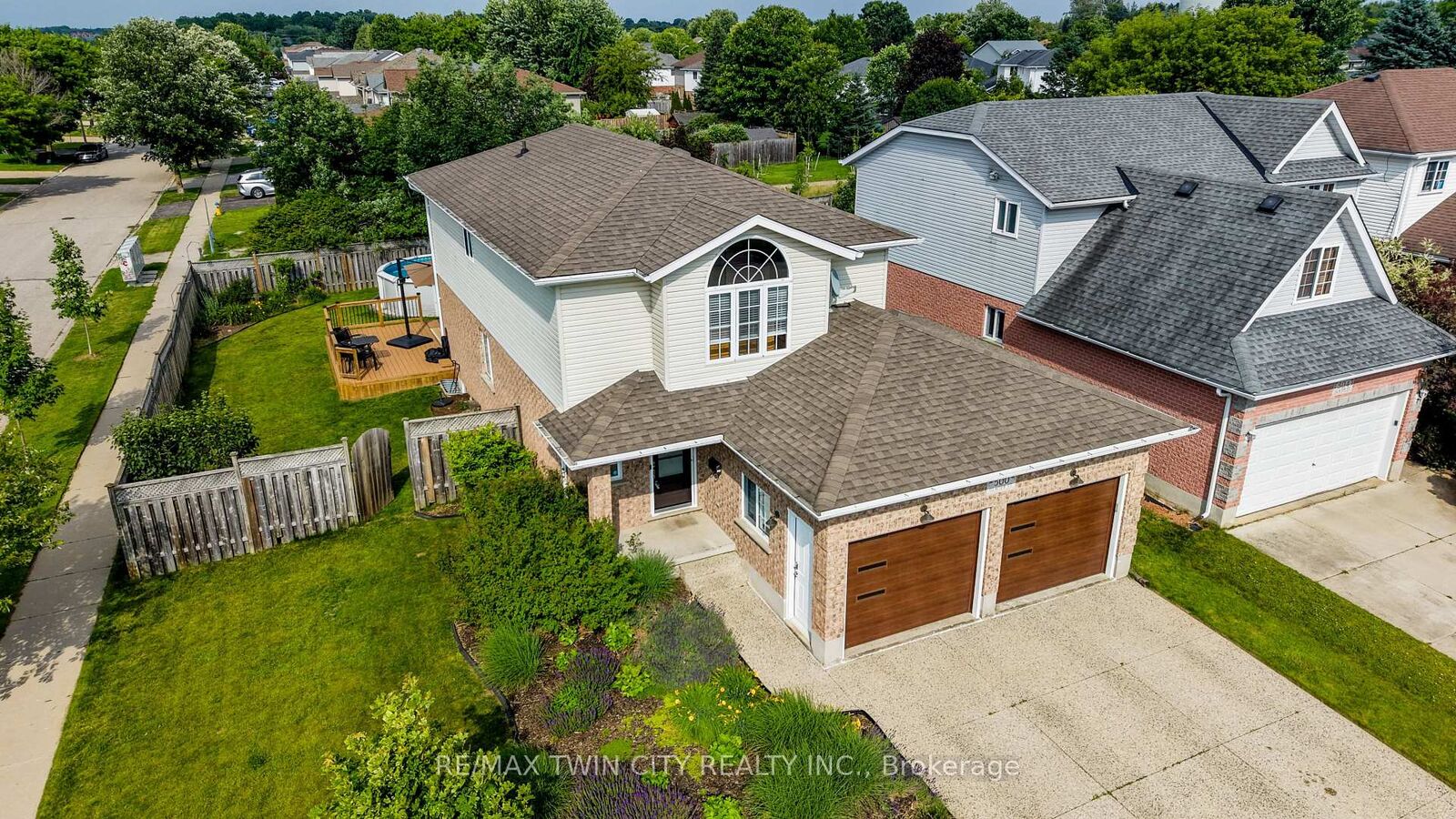 Property Photo:  500 Glacier Street  ON N2V 2J3 
