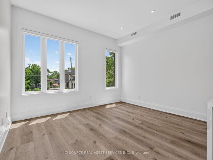 Property Photo:  28 Norcross Road Unit 2  ON M3H 2R4 