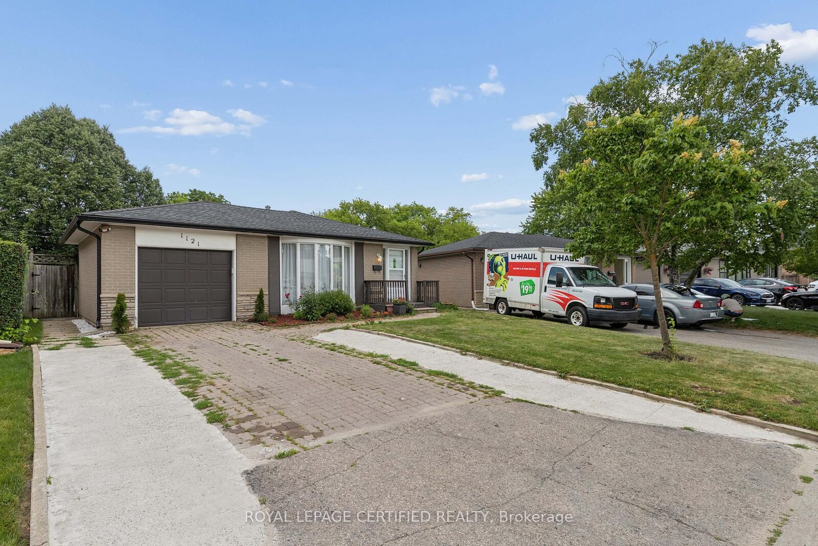 Property Photo: 1121 Valentine Drive ON N2H 2N9