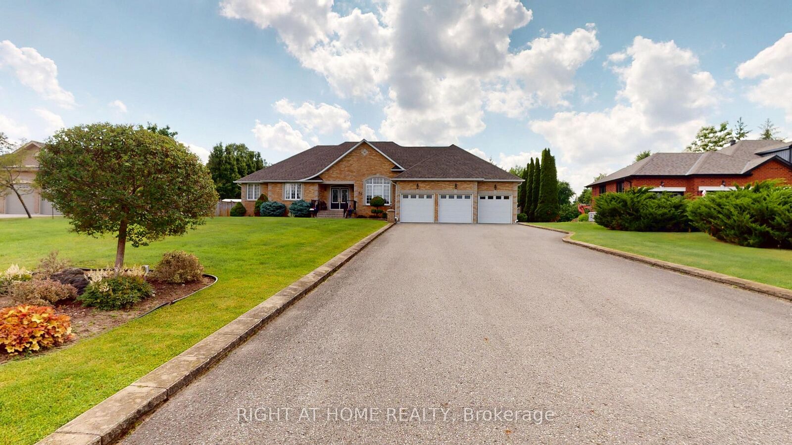 Property Photo: 35 Golfview Boulevard ON L3Z 3Z1