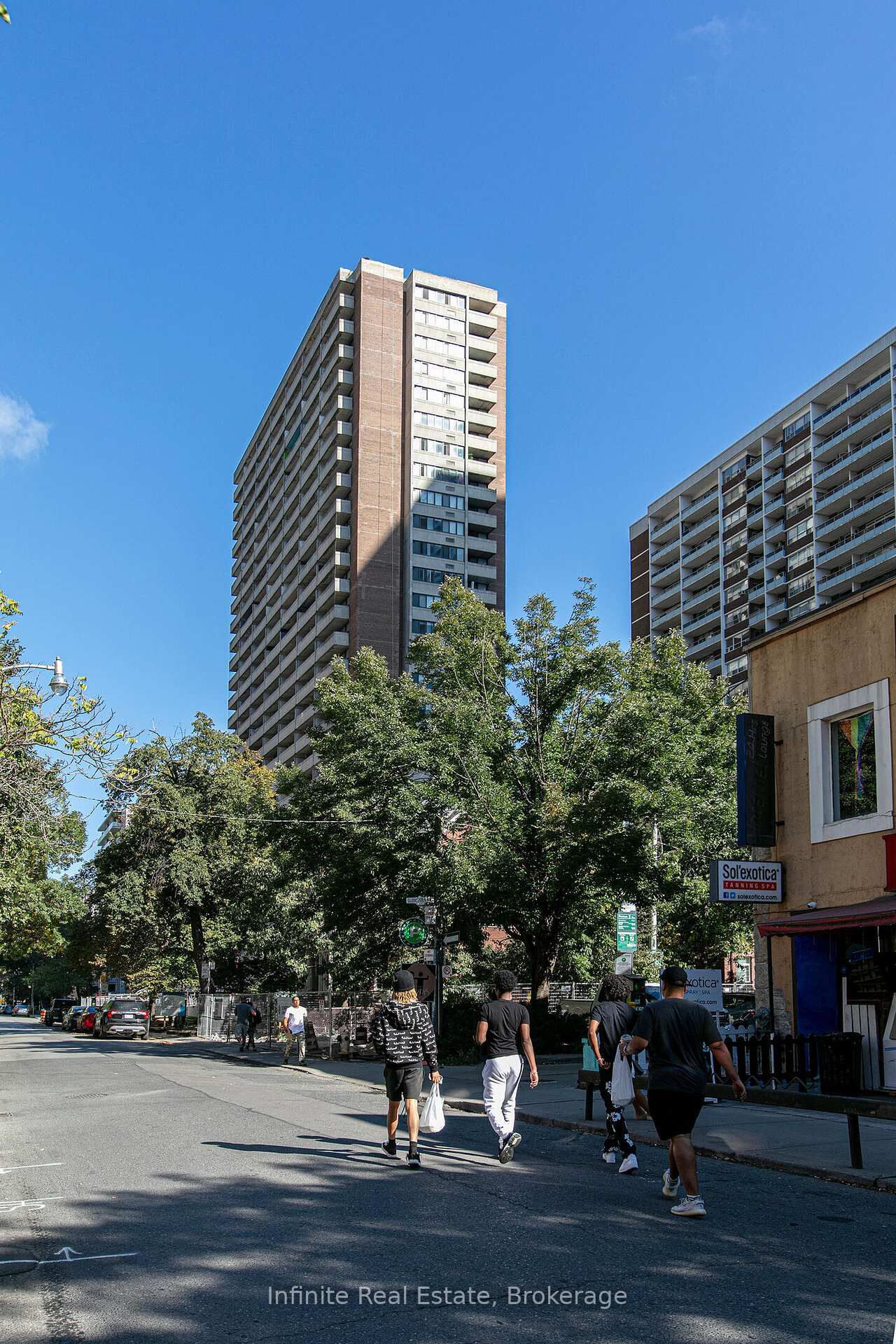Property Photo:  33 Isabella Street 2812  ON M4Y 2P7 