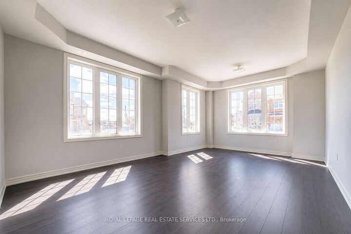 Property Photo: 539 Settlers Road W ON L6M 0N7
