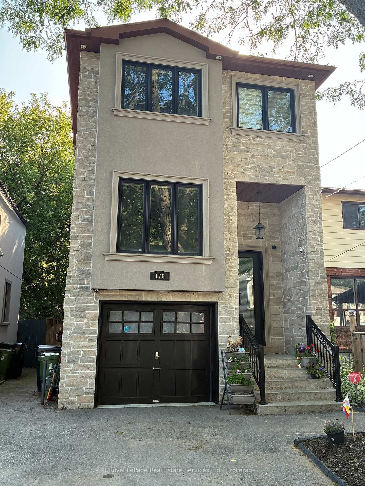 Property Photo:  176 Leyton Avenue  ON M1L 3V6 