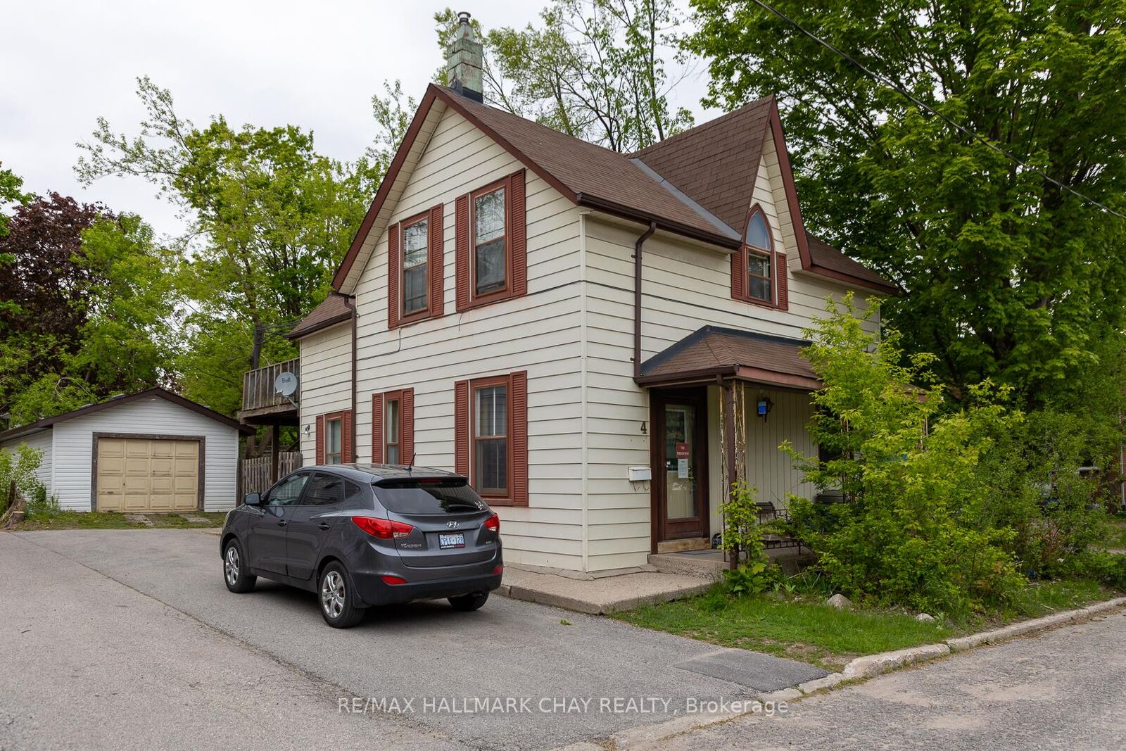 Property Photo: 4 East Street ON L4M 2N4