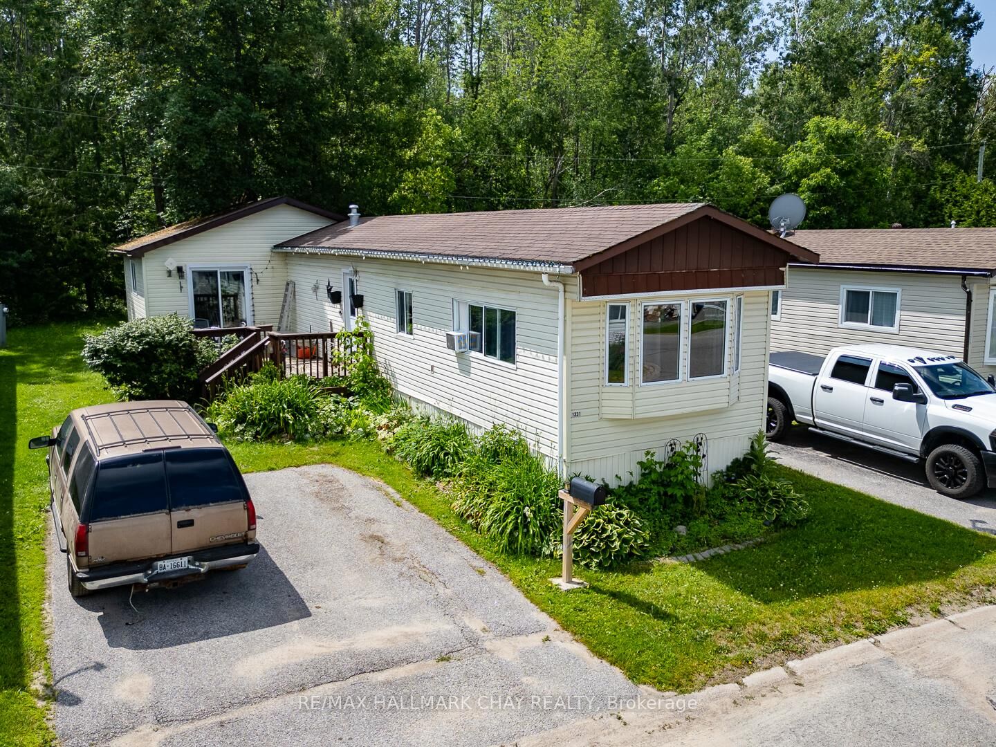 Property Photo: 1331 Hilltop Road ON L3V 0V1