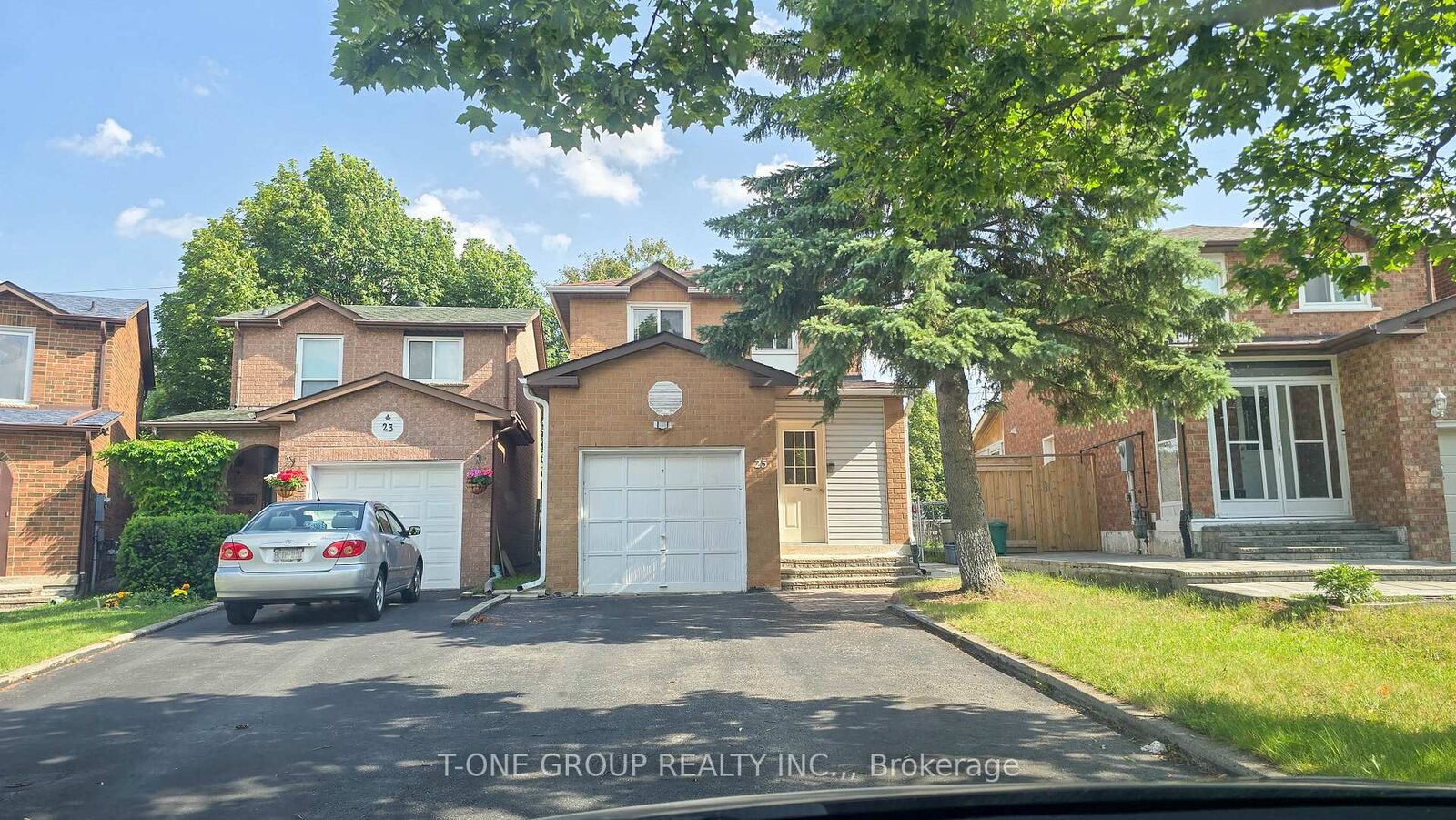 Property Photo:  25 Duxford Crescent  ON L3R 7B2 