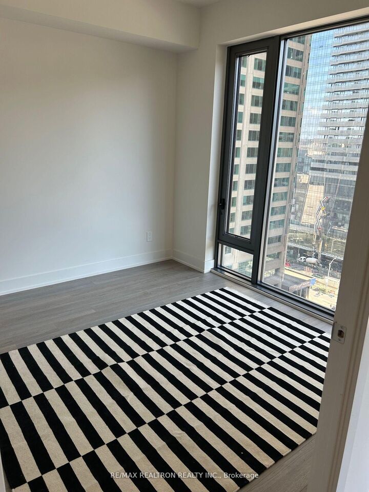 Photo de la propriété:  8 Cumberland Street 1404  ON M4W 0B5 