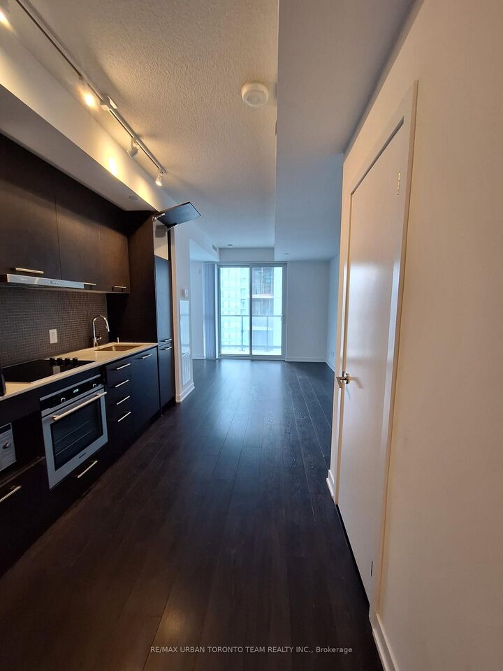 Property Photo:  87 Peter Street 3311  ON M5V 0P1 
