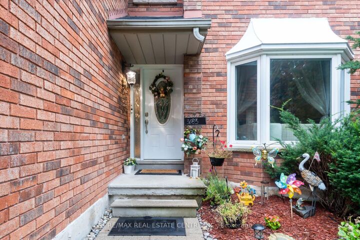 Property Photo: 3683 East Park Court ON L5L 4V6
