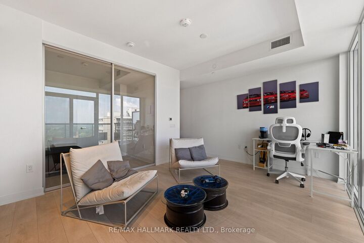 Property Photo: 127 Broadway Avenue 1611 ON M4P 1V4