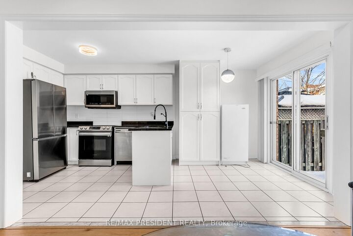 Property Photo:  7031 Graydon Court  ON L5N 7H4 