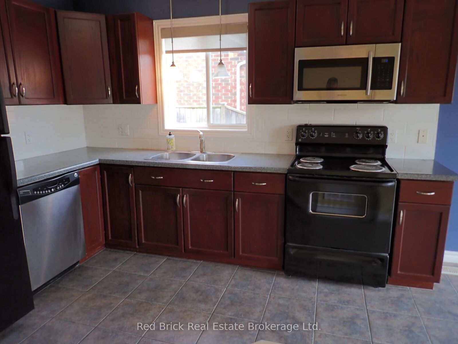 Property Photo:  77 Summit Ridge Drive Upper  ON N1E 0B8 