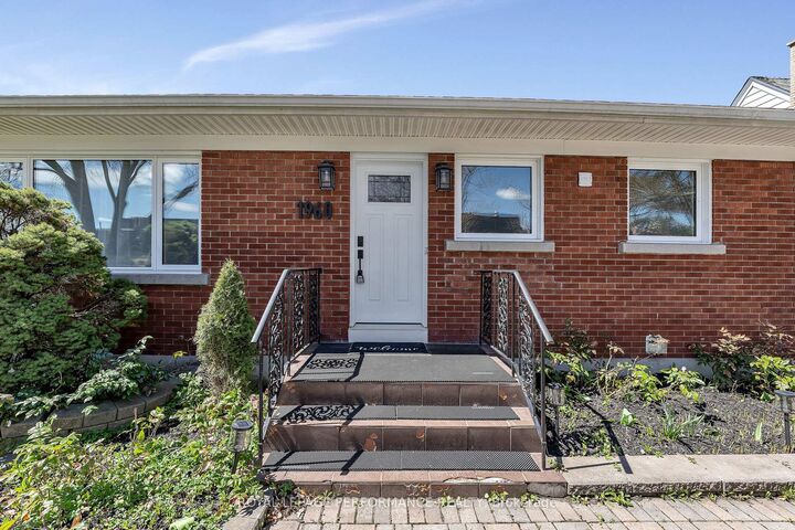 Property Photo:  1960 Othello Avenue  ON K1G 2A4 